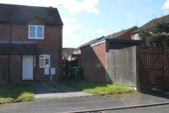 2 Bedroom End of Ter...